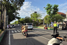 Cegah Lakalantas, Personel Polres Ngawi Siaga di Titik Rawan Kepadatan Lalu Lintas