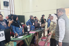 Khofifah Pastikan SPMB Berjalan Tertib, Beasiswa Sekolah Swasta Jadi Solusi Keterbatasan Kuota Negeri