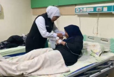 Khofifah Cek Kondisi Pasien Keracunan MBG di RSI Siti Hajar Sidoarjo, 24 Orang Diprediksi Pulang Sore Ini