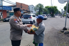 Apresiasi Garda Terdepan Jalan Raya, Polsek Wiyung Tebar Sembako untuk Supeltas di Menganti Gemol