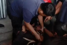 Dua Bandit Kepergok Curi Honda Vario di Parkiran Showroom, Sontak Jadi Bulan-Bulanan Warga Surabaya
