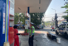 Antisipasi Kelangkaan, Polsek Tandes Gelar Patroli Rutin di SPBU Darmo Indah Timur