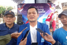 Komitmen Bantu Masyarakat, Mas Eri Gelar Panggung Rakyat dan Bagi Ratusan Peket Sembako