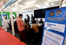 Pelayanan Secepat Kilat, Pemohon Paspor Apresiasi Petugas Imigrasi Surabaya di Pameran Umrah Ramadan 2025