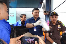 BNNP Jatim Musnahkan Sabu Hampir 1 Kilo Usai Bekuk Dua Kurir di Surabaya