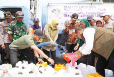 Krisis Air Lamongan Meluas ke 12 Kecamatan, Khofifah Salurkan 15 Ribu Liter Air Bersih