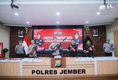 Bak Film Action, Penggerebekan Bandar Narkoba di Sumberbaru Temukan Lima Senpi dan Belasan Sajam