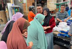Sinergi Wujudkan Kampung Madani, Owner Pasar Buah Tanjungsari 77 Surabaya Salurkan Sembako