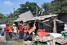 32 Dump Truk Angkut Residu Sampah Ilegal di Keputih ke TPA Benowo