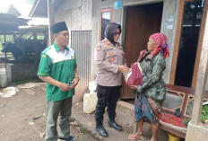 Kapolsek Lumbang dan Ansor Salurkan Sedekah untuk Lansia dan Dhuafa