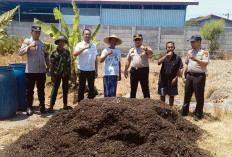 Polres Pelabuhan Tanjung Perak Salurkan 2 Kubik Kompos di Tambak Wedi, Dukung Ketahanan Pangan