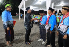 2.674 Jemaah Haji Gresik Diberangkatkan, Wabup Alif dan Istri Ikut Rombongan