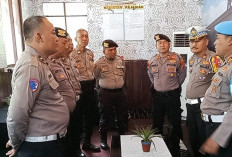 Pastikan Kesiapan Personel, Provos Polrestabes Surabaya Cek Pos Pam Galaxy Mall