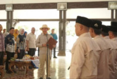 Kukuhkan 21 Pengurus PAC HKTI se-Kabupaten Lumajang, Arum Sabil: Jadikan HKTI Rumah Petani 