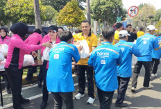 Sambut HKGB ke-74, Kapolres Pelabuhan Tanjung Perak Salurkan Bansos untuk Portir