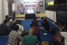 Pererat Silaturahmi dengan Warga, Polsek Sukomanunggal Nobar Semifinal Piala Presiden