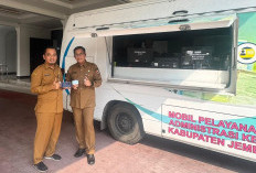 Sentuh Ruang Publik, Disdukcapil Jember Ajak Warga Beralih ke KTP Digital