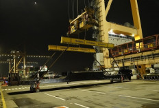 INKA Kirim Tiga Platform Lokomotif ke Australia via Terminal Petikemas Surabaya