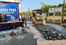 Operasi Pekat Semeru 2026, Polres Bojonegoro Ungkap 75 Kasus Tipiring Miras, Ribuan Liter Toak dan Arak Dimusn