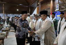 Suasana Haru Iringi Pelepasan CJH Tulungagung, Plt Bupati Minta Jemaah Doakan Daerah Tetap Kondusif