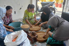 Kelompok RUSA Surabaya Berdayakan Ibu Rumah Tangga Romokalisari Jadi Produsen Tempe
