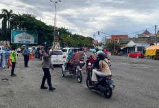 Kawal Tertib Lalin di Jantung Kota, Polres Bangkalan Rutin Giat Commander Wish di Kawasan Padat