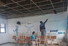 Angin Kencang dan Material Rapuh Picu Ambrolnya Plafon SMPN 60 Surabaya