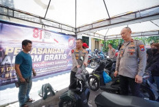 Kado 17 Agustus, Polsek Bubutan Gelar Hari Terakhir Pemasangan Alarm Motor Gratis