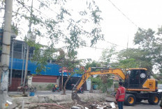 Kembalikan Fungsi Saluran, Satpol PP Tertibkan 1,8 Km Bangunan Liar di Kaliwaron