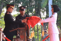 Kapolres Gresik Pimpin Upacara Penurunan Bendera HUT Ke-81 RI