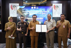 Wali Kota Nurochman Terima Sertifikat Aset Tanah Pemkot Batu dari BPN
