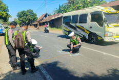 Gagal Menyalip, Pemotor Asal Bondowoso Tewas Tertabrak Truk di Situbondo