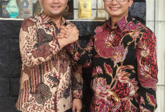 Kepedulian Tanpa Batas: Anggota Komisi III DPR Slamet Ariyadi Jenguk Warga Sakit di Kota Malang