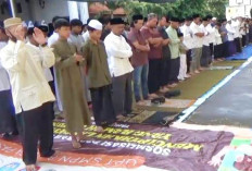 Ratusan Siswa SMPN 8 Kota Pasuruan  Salat Gaib dan Galang Dana untuk Korban Bencana Sumatra-Aceh