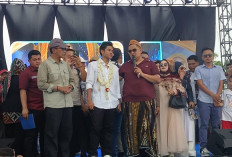Konser Valen DA7 di Pamekasan Ditonton Ribuan Orang, Valen Ucapkan Terima Kasih ke Bos Bawang Mas