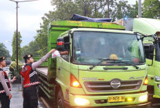 Patroli Takjil Polres Nganjuk, Tebar Kepedulian di Tengah Padatnya Arus Jelang Berbuka