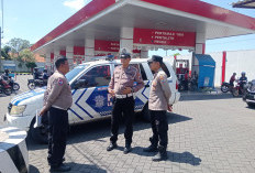 Polsek Sawahan Tingkatkan Patroli di SPBU Tidar, Pastikan Stok BBM Aman dan Kondusif