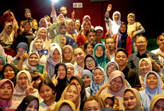 Nobar Film Na Willa, Wali Kota Eri Ajak Warga Surabaya Teladani Semangat Kampung Pancasila