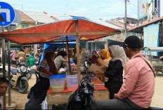 Penghujung Ramadan, Warga Aceh Tamiang Ramai Berburu Takjil dan Belanja Kebutuhan Lebaran