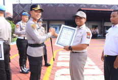 Kapolres Ngawi Beri Penghargaan Personel Berprestasi Triwulan I 2026 