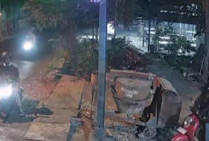 Terekam CCTV, Dua Pria Gasak Scoopy di Driyorejo Gresik