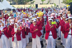 Peduli Korban Bencana NTT, UM Surabaya Kirim Boneka hingga Pembalut