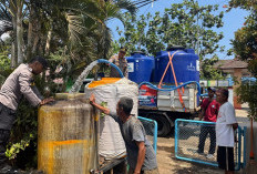 Polres Malang Kawal Distribusi Air Bersih untuk Warga Sumberpucung Terdampak Kekeringan
