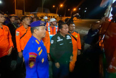 Polda Jatim Terjunkan 30 Personel SAR Polairud untuk Evakuasi Korban KMP Mutiara Sentosa 2