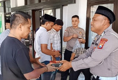 Polres Ngawi Gelar Jumat Berkah, Bagikan Nasi kepada Masyarakat