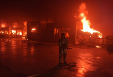 Dipicu Korsleting Mesin, Pabrik di Menganti Gresik Terbakar