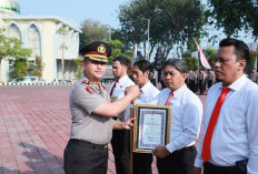 Polres Gresik Beri Reward kepada Personel Berprestasi dan Warga, Perkuat Sinergi Pamswakarsa