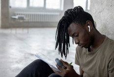 Sering Pakai Earphone? Ini Bahaya yang Diam-Diam Mengintai Telinga Anda