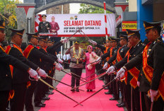 AKBP Wiwin Resmi Pimpin Polres Tulungagung, Disambut Reog Kendang dan Pedang Pora