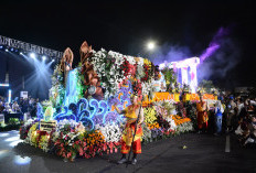 Masuk Kalender KEN 2026, Parade Lautan Cahaya Surabaya Vaganza Hipnotis Ribuan Warga